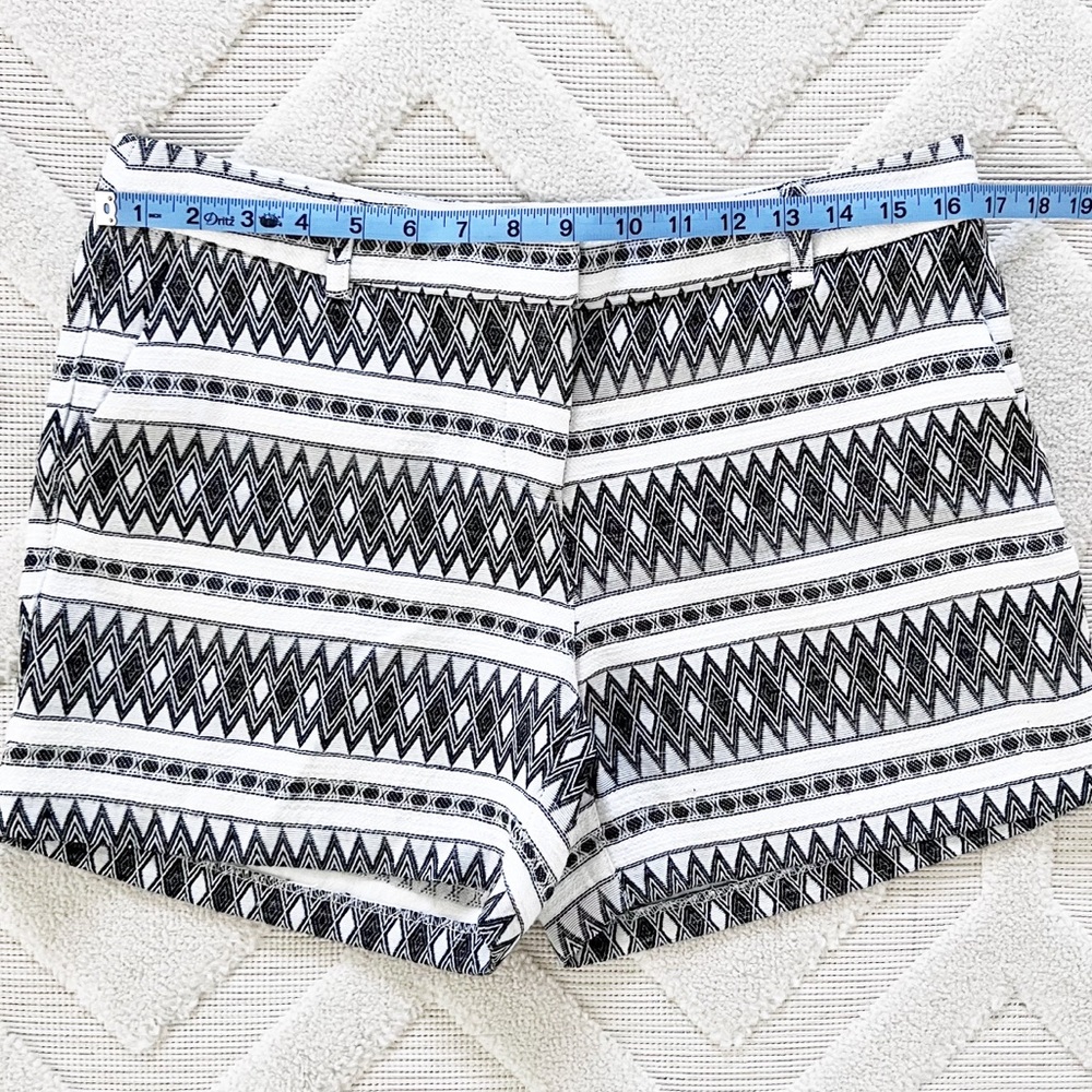 Black & white geometric shorts - Picture 5 of 6